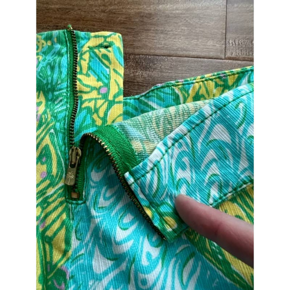 Lilly Pulitzer Deenie Sun Dance Shorts- Size 8 - Picture 6 of 6